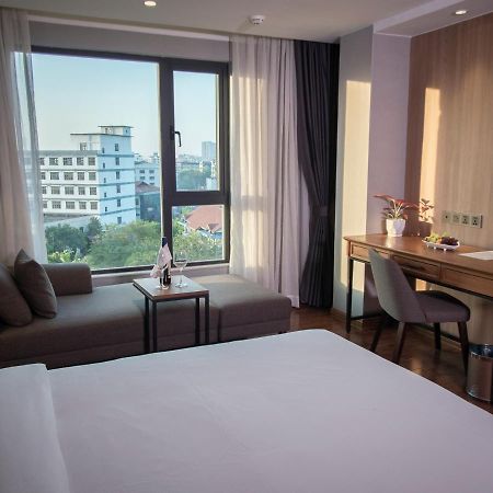 Prince Hotel Yangon Dış mekan fotoğraf