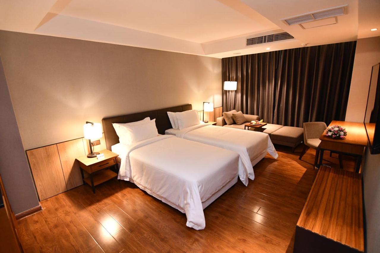 Prince Hotel Yangon Dış mekan fotoğraf